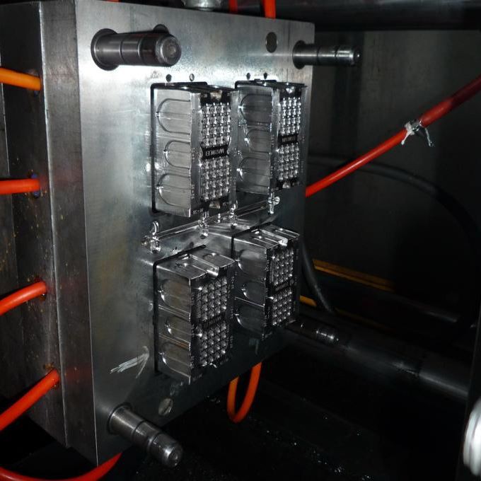 Метода операције бризгања пластике